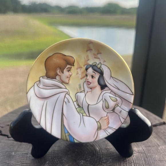 Walt Disney World Snow White Wedding Mini Plate - Picture 1 of 7